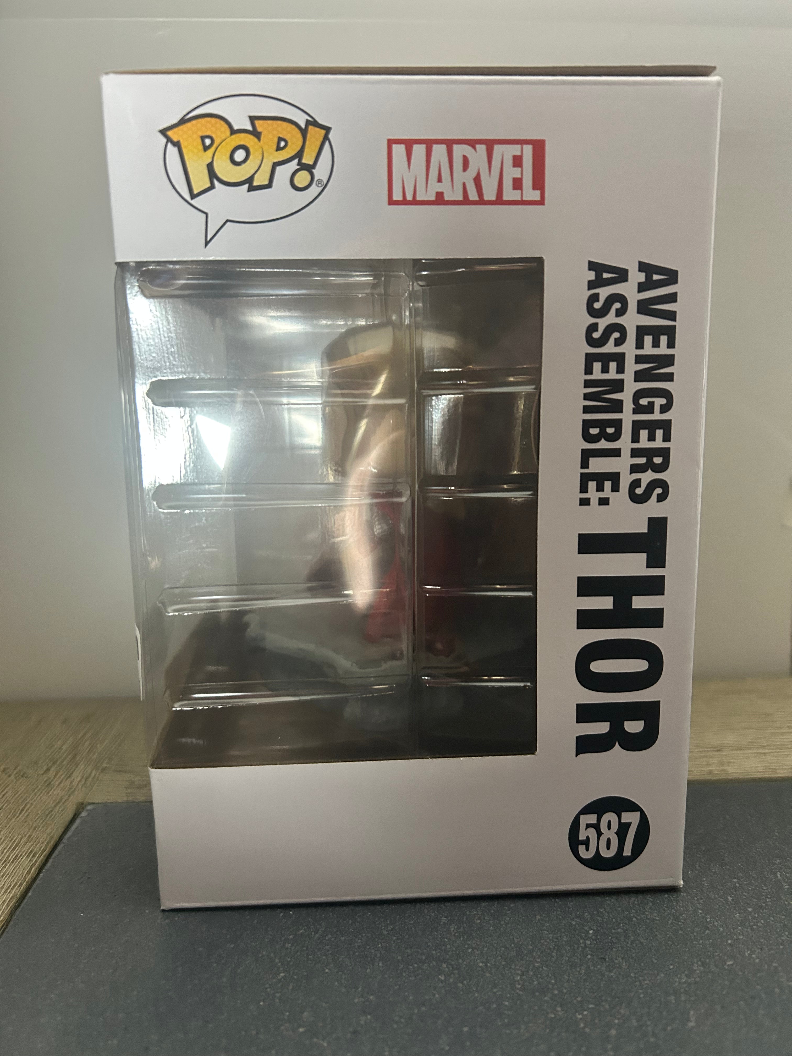 Funko POP! Deluxe Marvel: Avengers Assemble Series - Thor #587 Amazon Exclusive